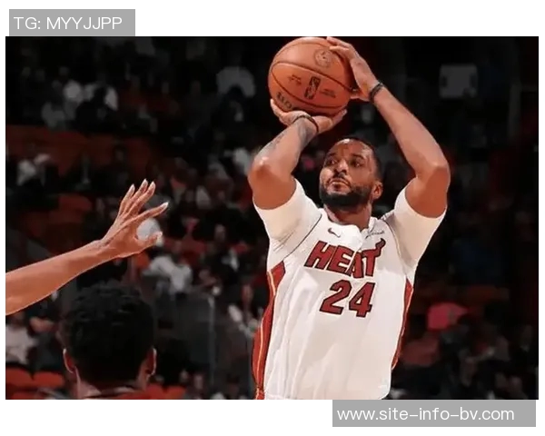 鲍威尔称约维奇多种方式影响比赛心态始终强大令人赞叹