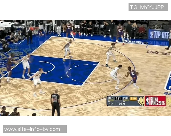 曾凡博防守失误贾里德巴特勒轻松突破上篮得分